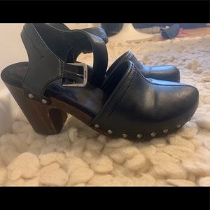 Heeled clogs